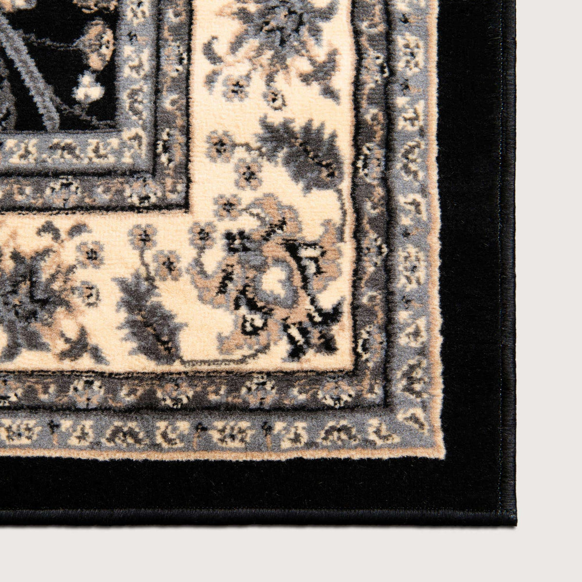 Rechteck Teppich Kashan Design in Schwarz von Hadorn™ - Lifestyle Image