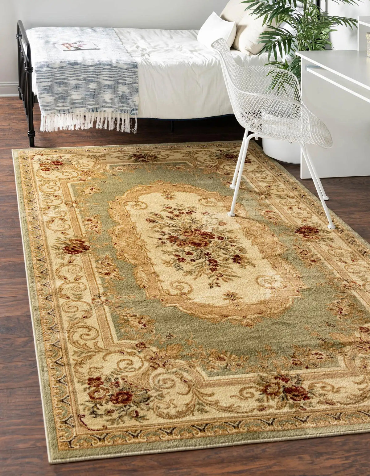 Rechteck Teppich Classic Aubusson in Grün von Hadorn™ - Lifestyle Image