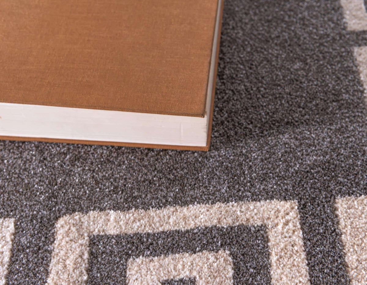 Rechteck Teppich Greek Key in Grau von Hadorn™ - Lifestyle Image