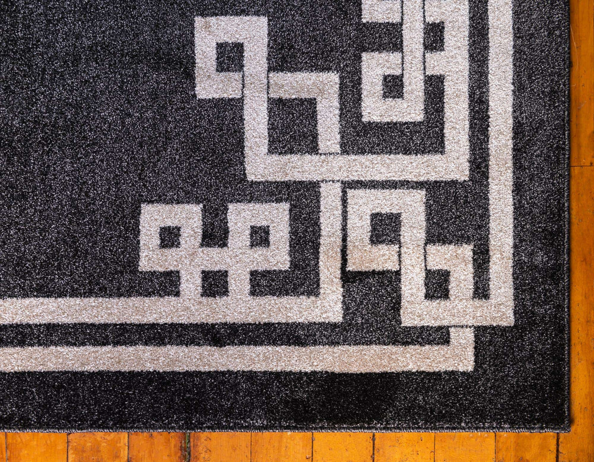 Rechteck Teppich Greek Key in Schwarz von Hadorn™ - Lifestyle Image