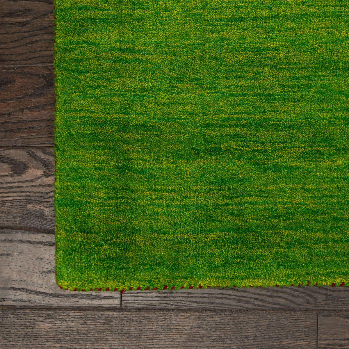 Wolle Teppich Solid Gabbeh in Hellgrün von Hadorn™ - Lifestyle Image