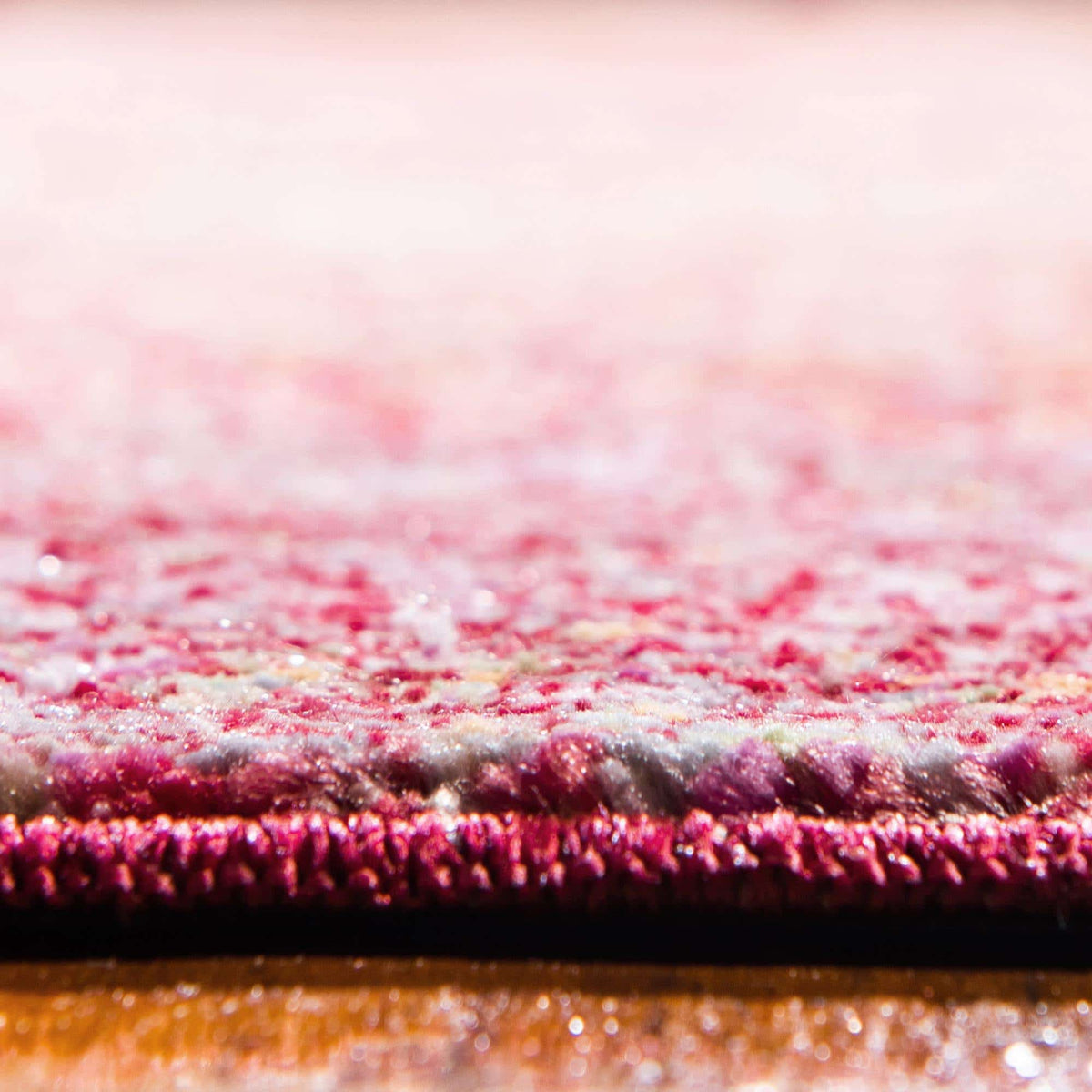 Rechteck Teppich Aqua in Rot von Hadorn™ - Lifestyle Image