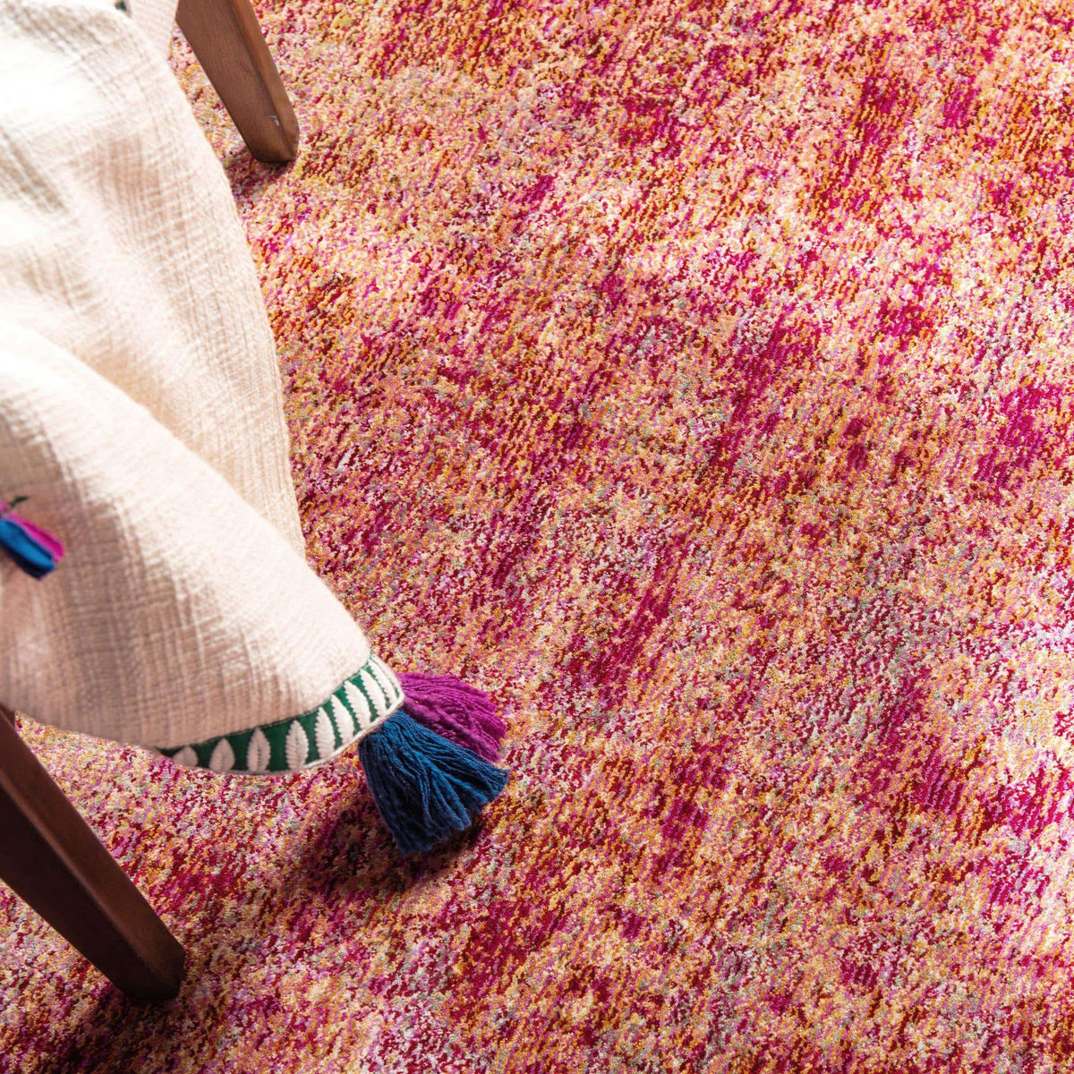 Rechteck Teppich Aqua in Rot von Hadorn™ - Lifestyle Image