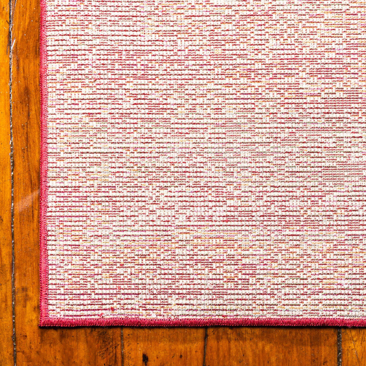 Rechteck Teppich Aqua in Rot von Hadorn™ - Lifestyle Image