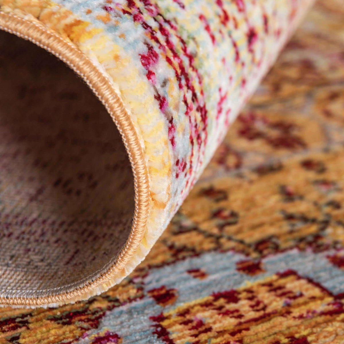 Rechteck Teppich Aqua in Gold von Hadorn™ - Lifestyle Image