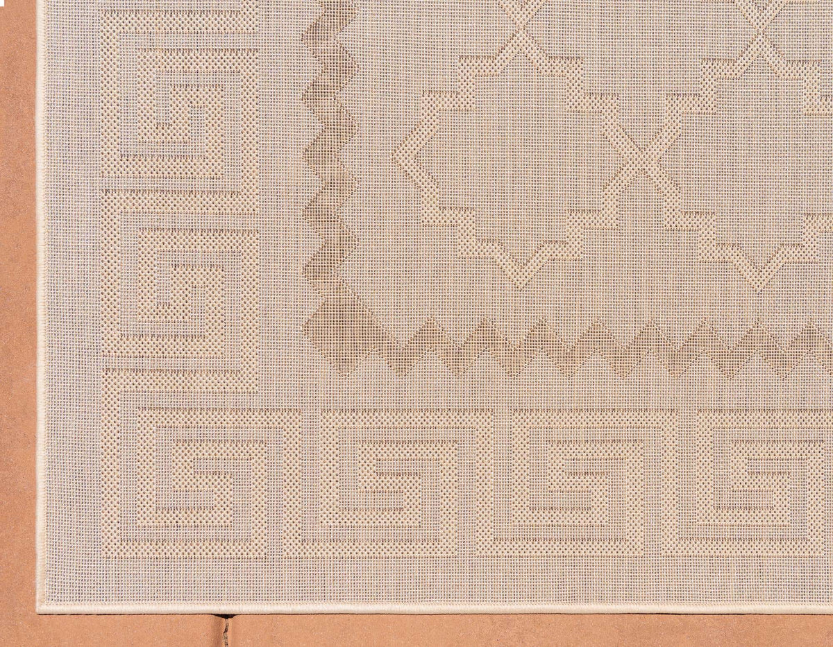 Rechteck Outdoor Teppich Outdoor Trellis in Beige von Hadorn™ - Lifestyle Image