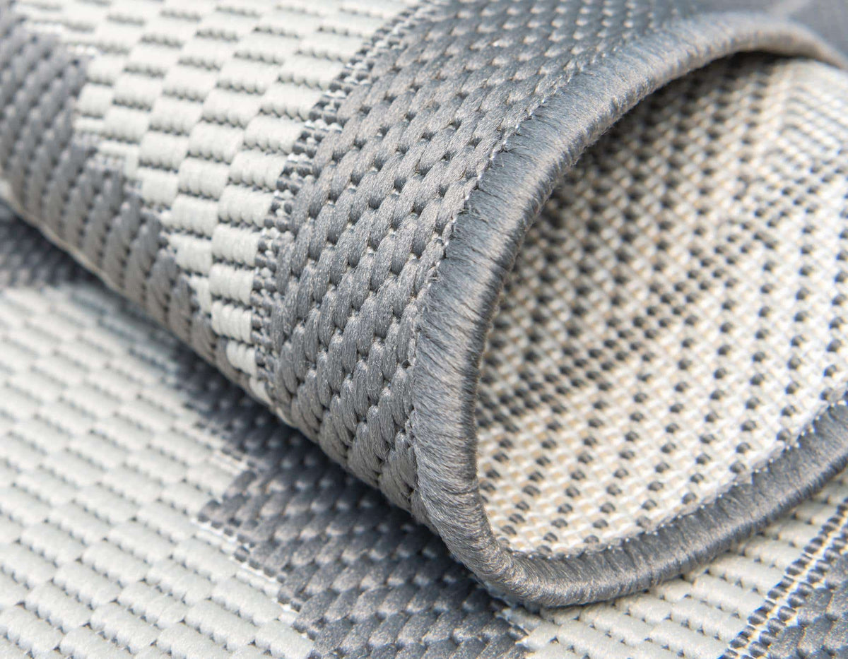 Rechteck Outdoor Teppich Outdoor Trellis in Grau von Hadorn™ - Lifestyle Image