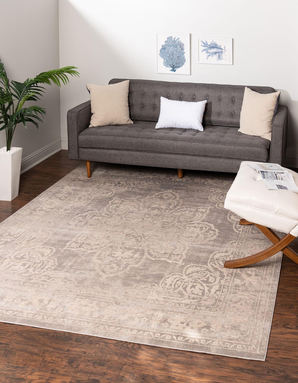 Quadratisch Teppich Restoration in Grau von Hadorn™ - Lifestyle Image