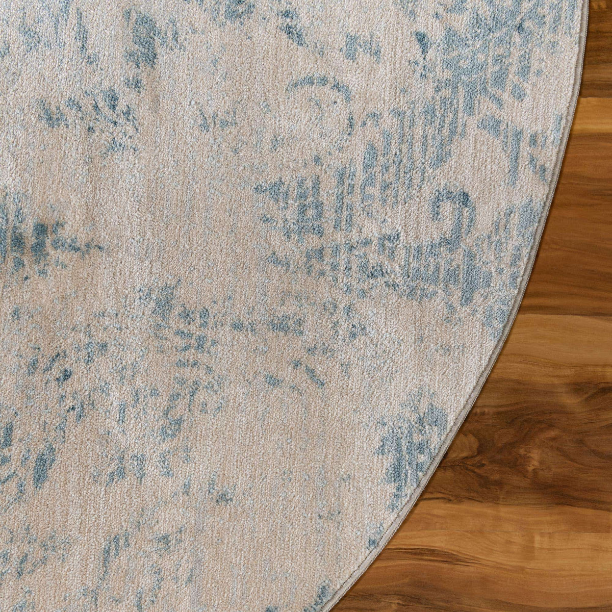 Rund Teppich Restoration in Blau von Hadorn™ - Lifestyle Image