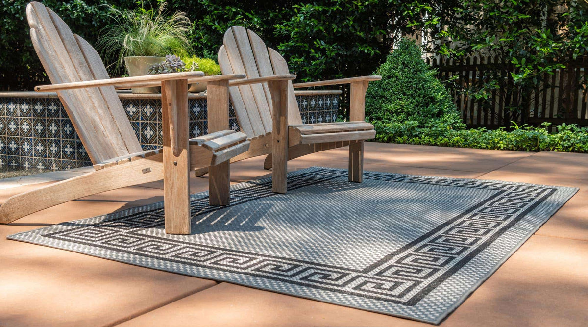 Rechteck Outdoor Teppich Outdoor Border in Grau von Hadorn™ - Lifestyle Image