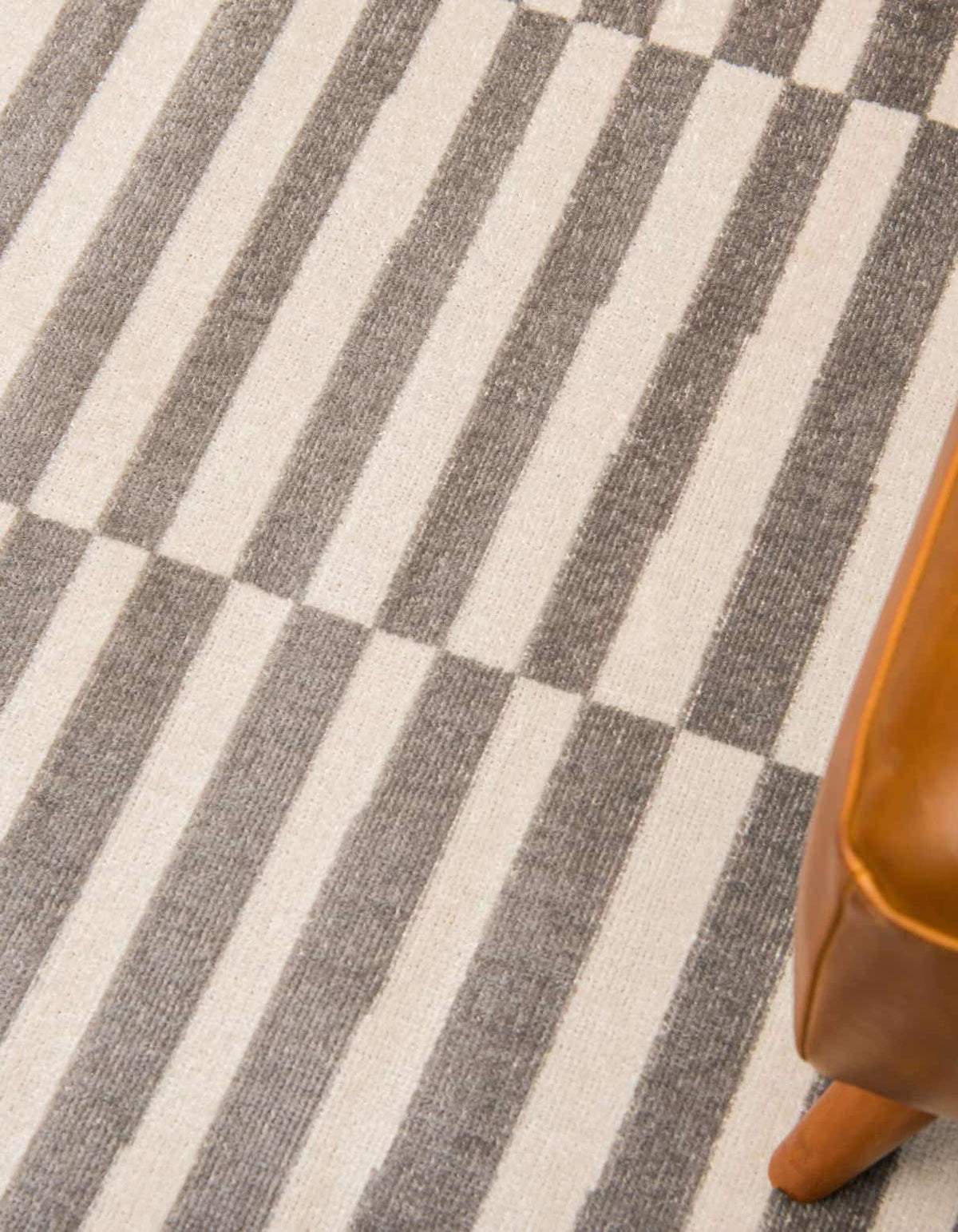 Rechteck Teppich Tribeca in Dunkelgrau von Hadorn™ - Lifestyle Image