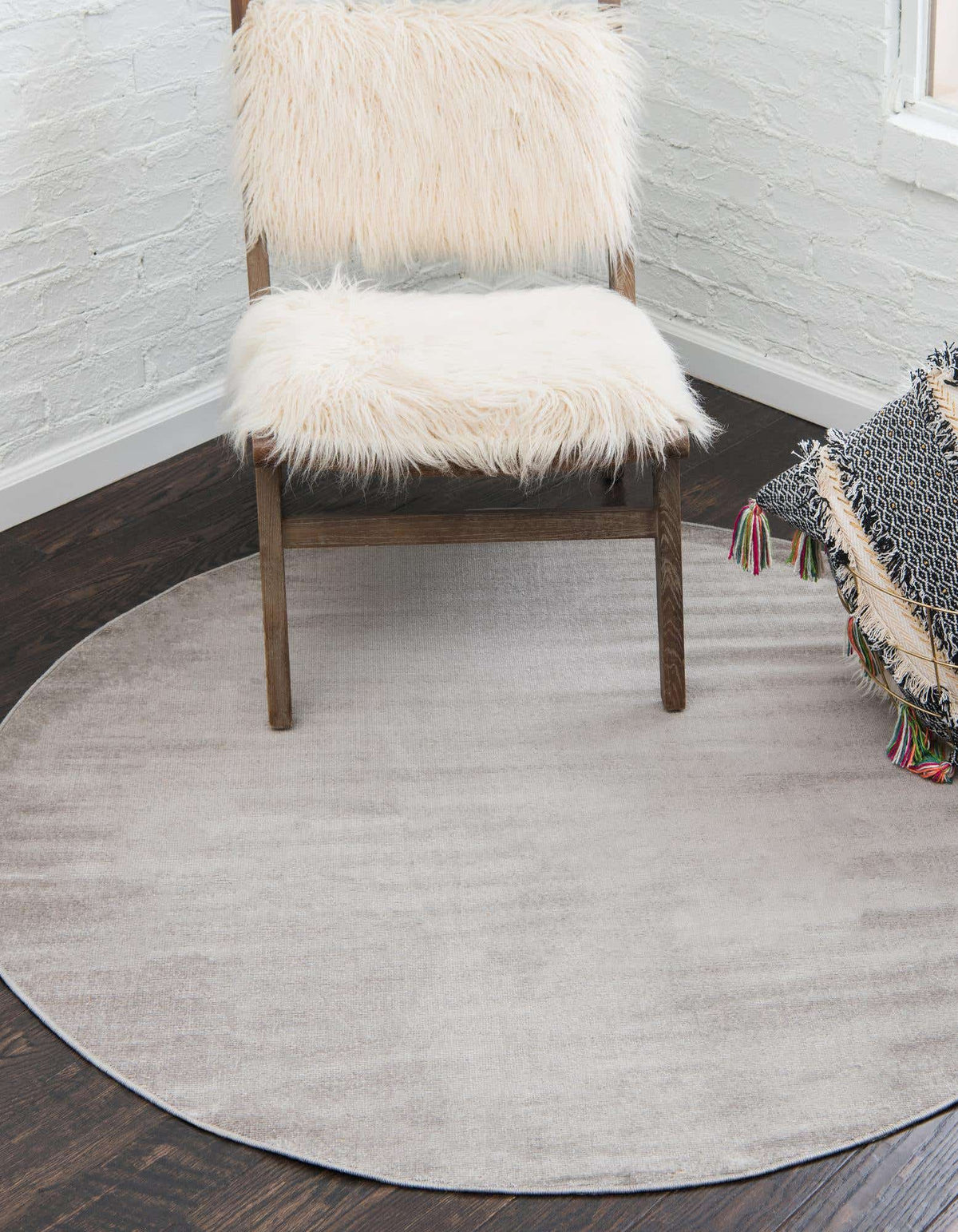 Rund Teppich Tribeca in Grau von Hadorn™ - Lifestyle Image