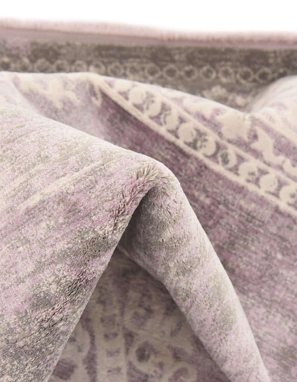 Rechteck Teppich New Vintage in Lila von Hadorn™ - Lifestyle Image