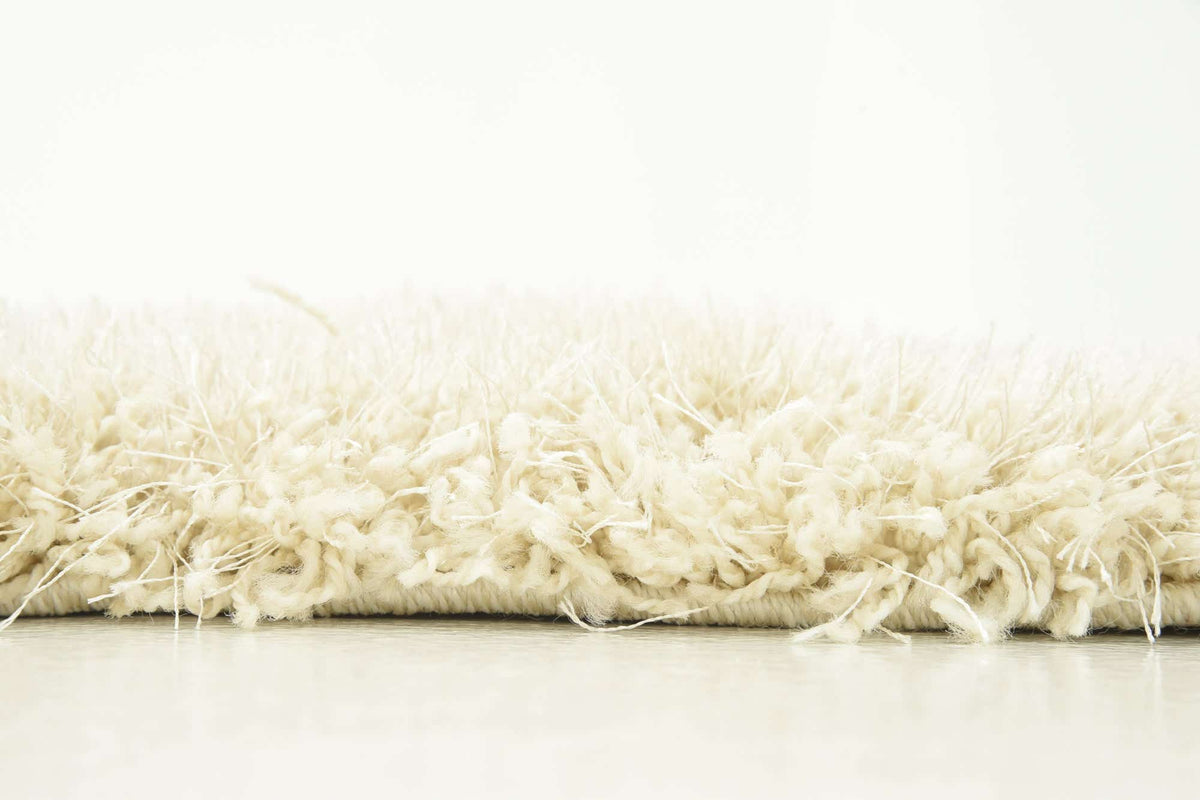 Rechteck Hochflorteppich Luxe Trellis Shag in Beige von Hadorn™ - Lifestyle Image