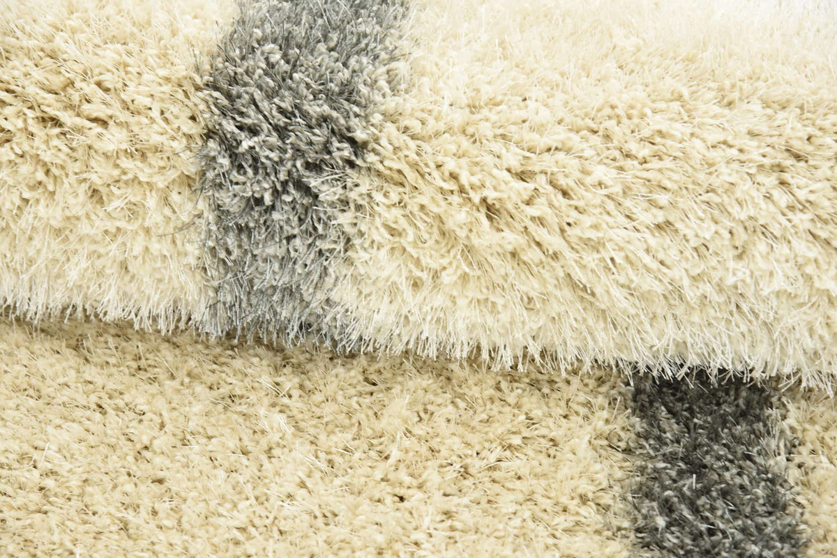 Rechteck Hochflorteppich Luxe Trellis Shag in Beige von Hadorn™ - Lifestyle Image