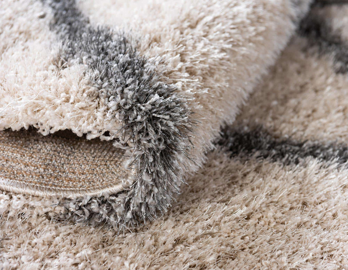 Rechteck Hochflorteppich Luxe Trellis Shag in Beige von Hadorn™ - Lifestyle Image