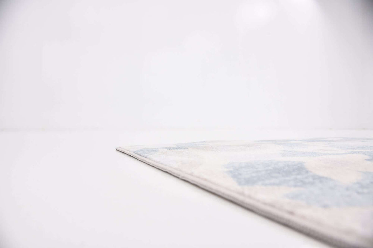 Rechteck Teppich Restoration in Blau von Hadorn™ - Lifestyle Image
