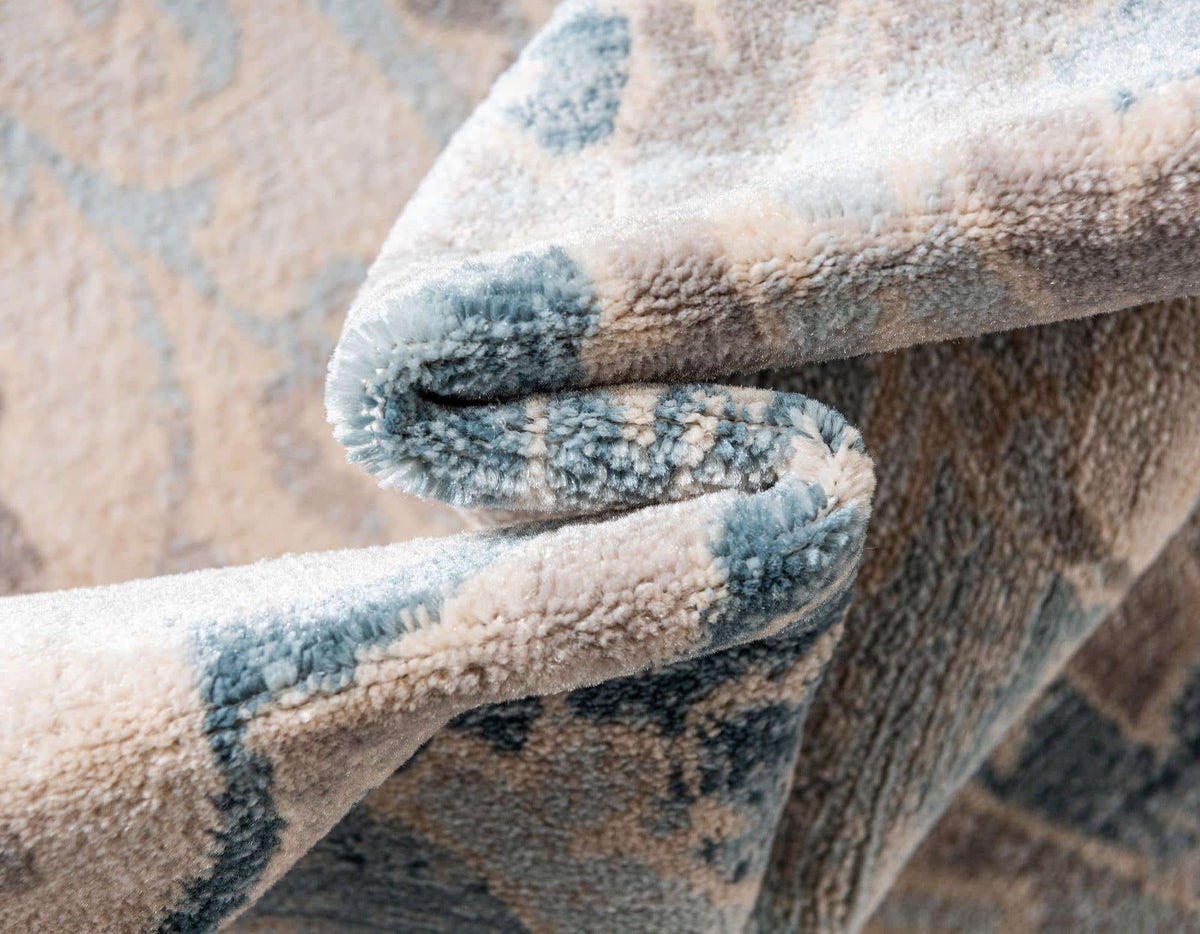 Rechteck Teppich Restoration in Blau von Hadorn™ - Lifestyle Image