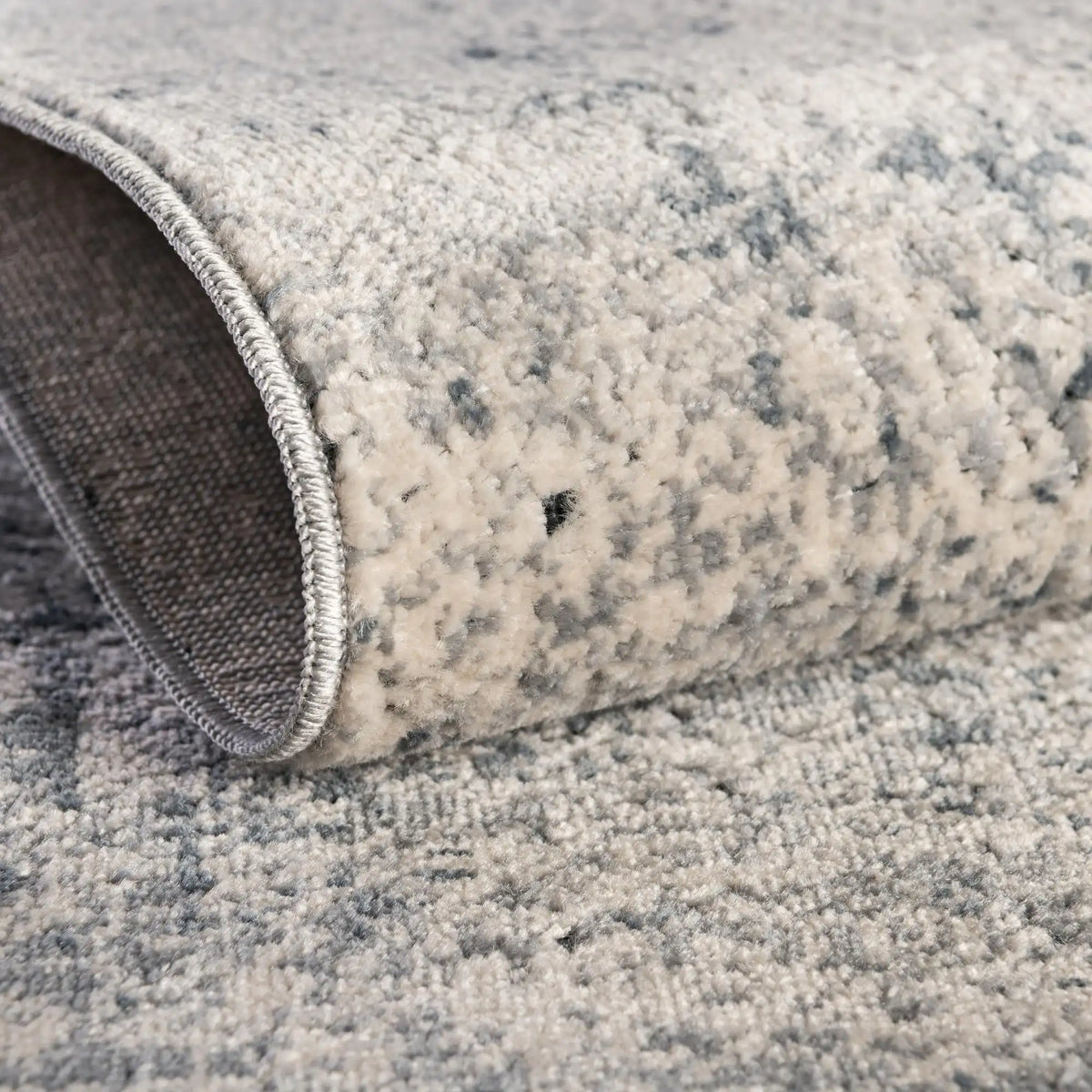Rechteck Teppich Villa in Grau von Hadorn™ - Lifestyle Image