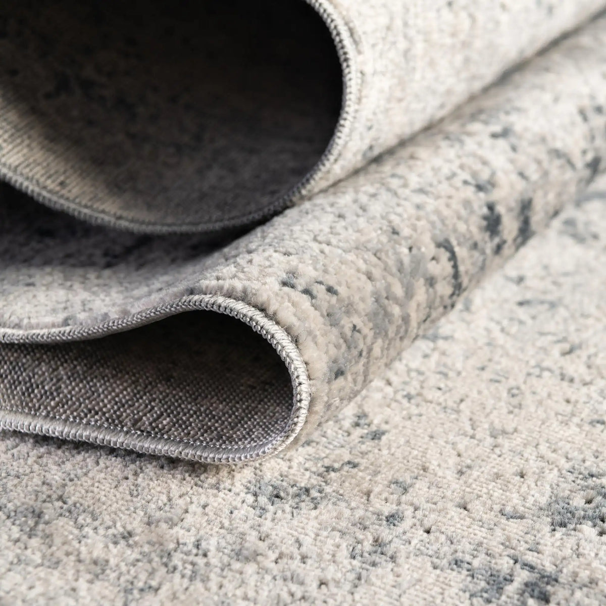 Rechteck Teppich Villa in Grau von Hadorn™ - Lifestyle Image