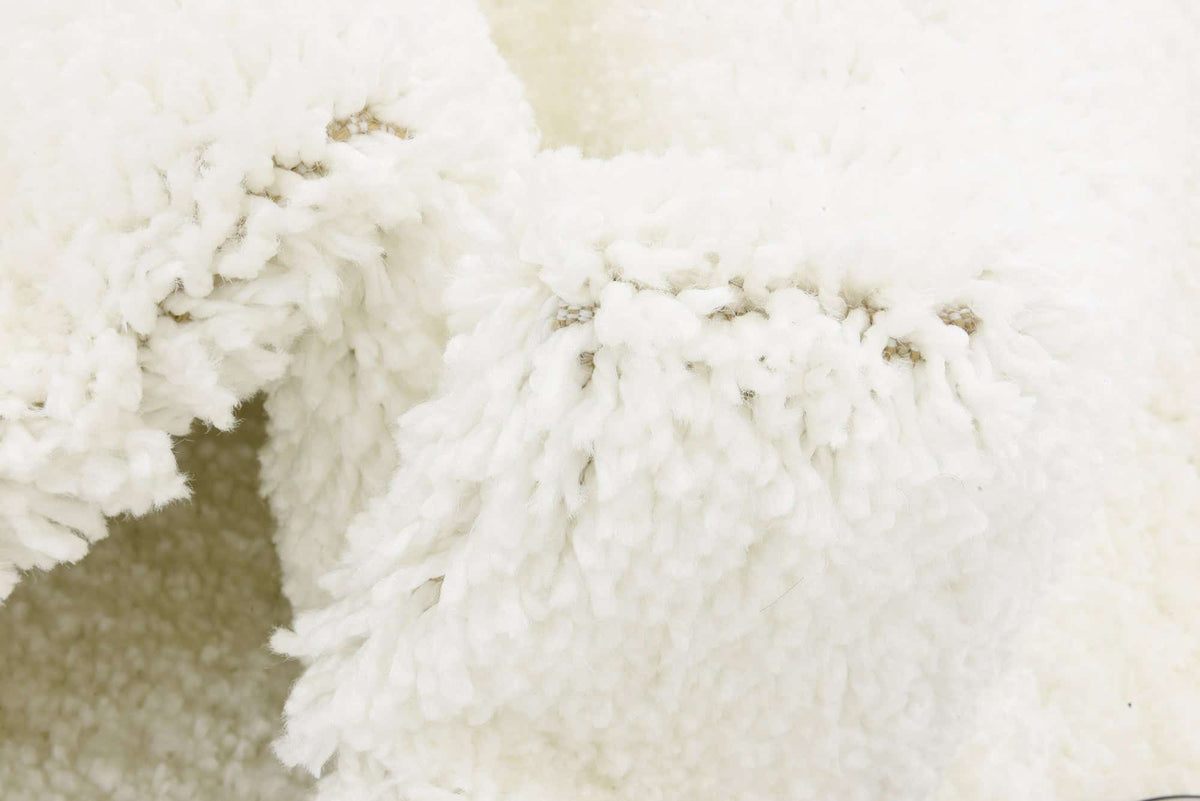 Rund Teppich Solid Frieze in Weiss von Hadorn™ - Lifestyle Image