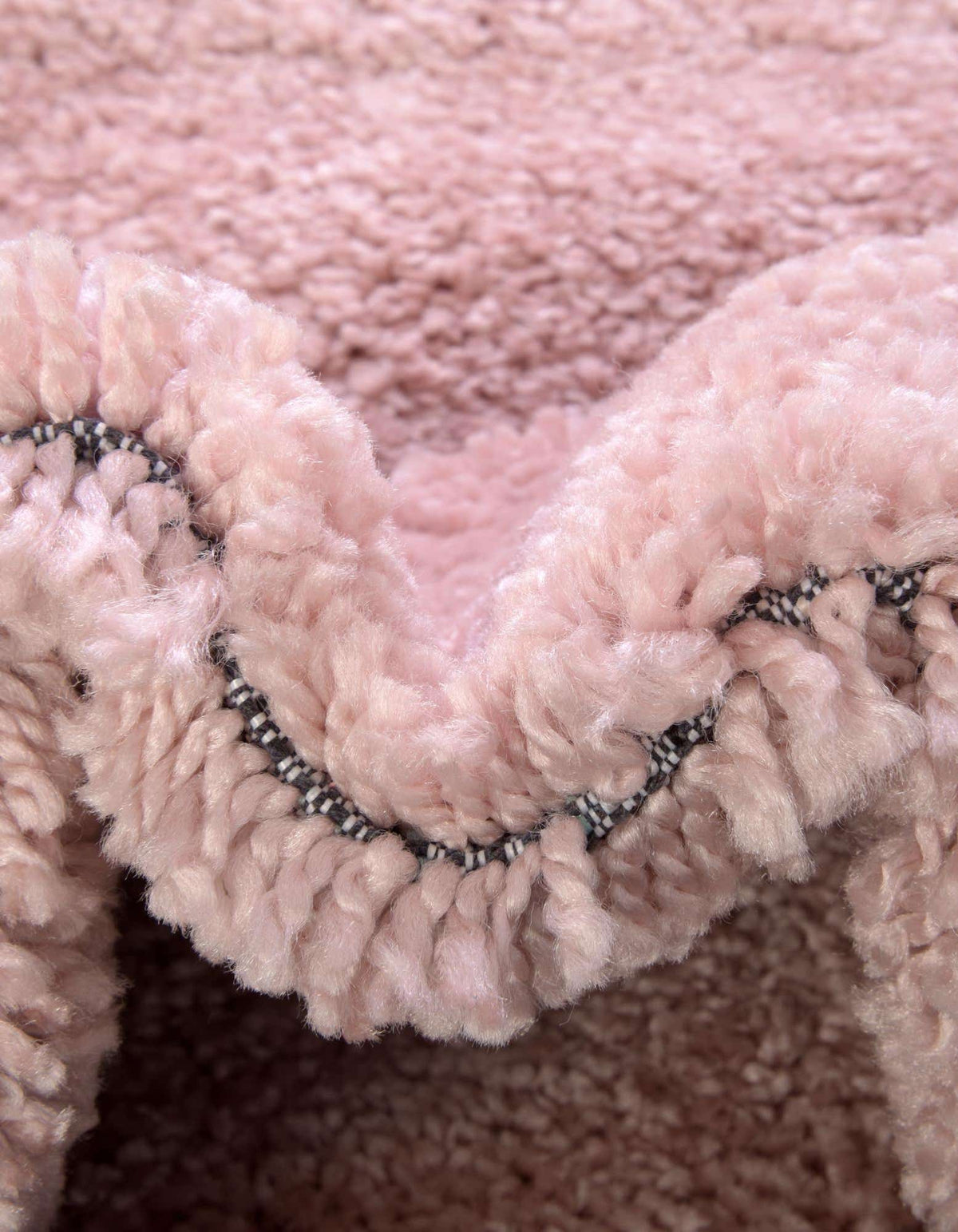 Rechteck Teppich Solid Frieze in Rosa von Hadorn™ - Lifestyle Image