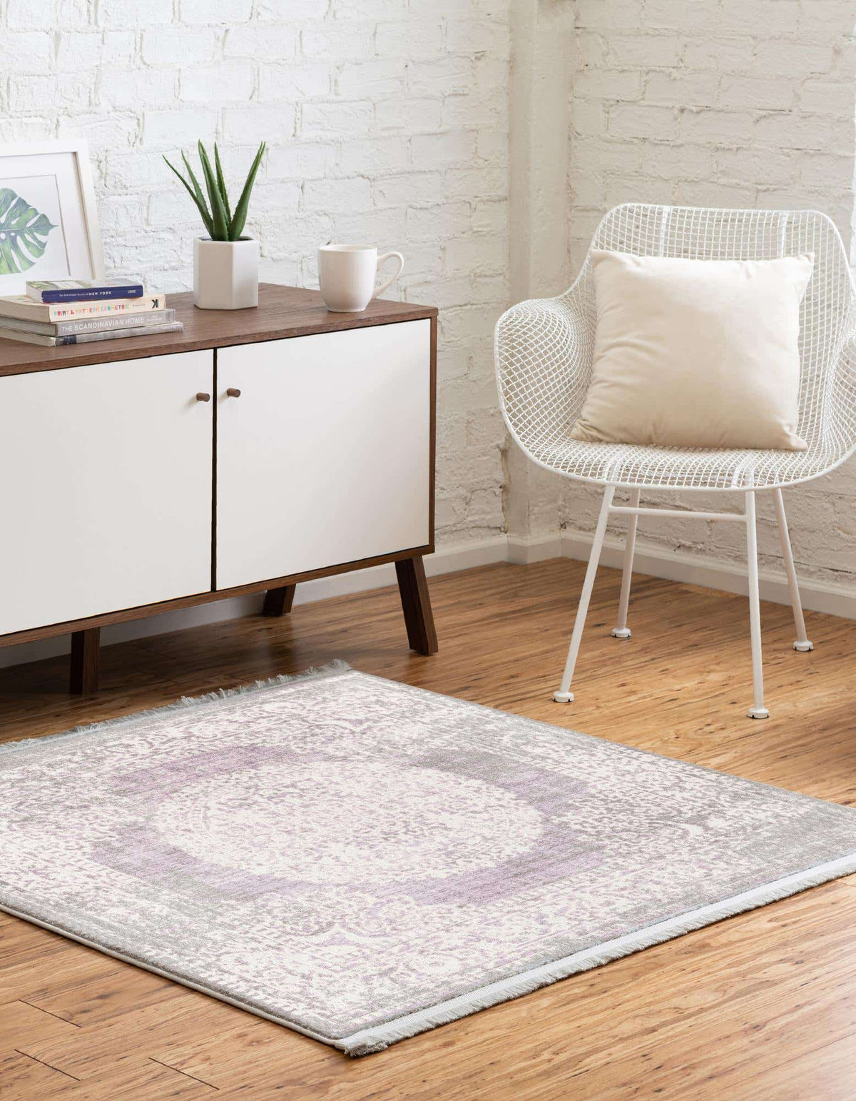 Quadratisch Teppich New Vintage in Lila von Hadorn™ - Lifestyle Image