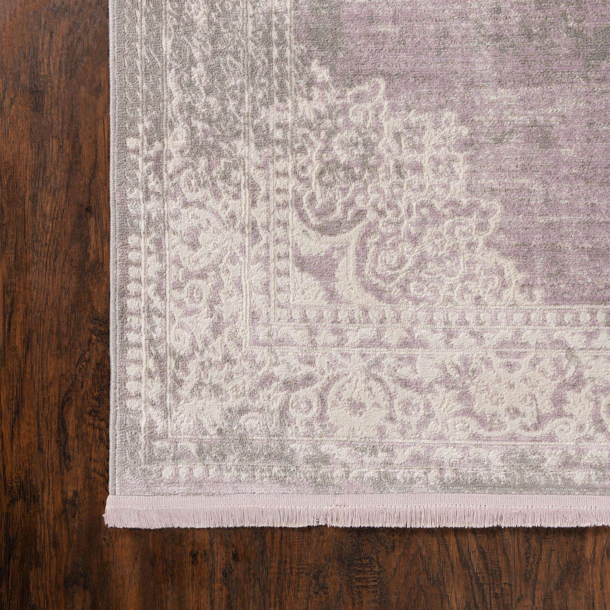 Quadratisch Teppich New Vintage in Lila von Hadorn™ - Lifestyle Image