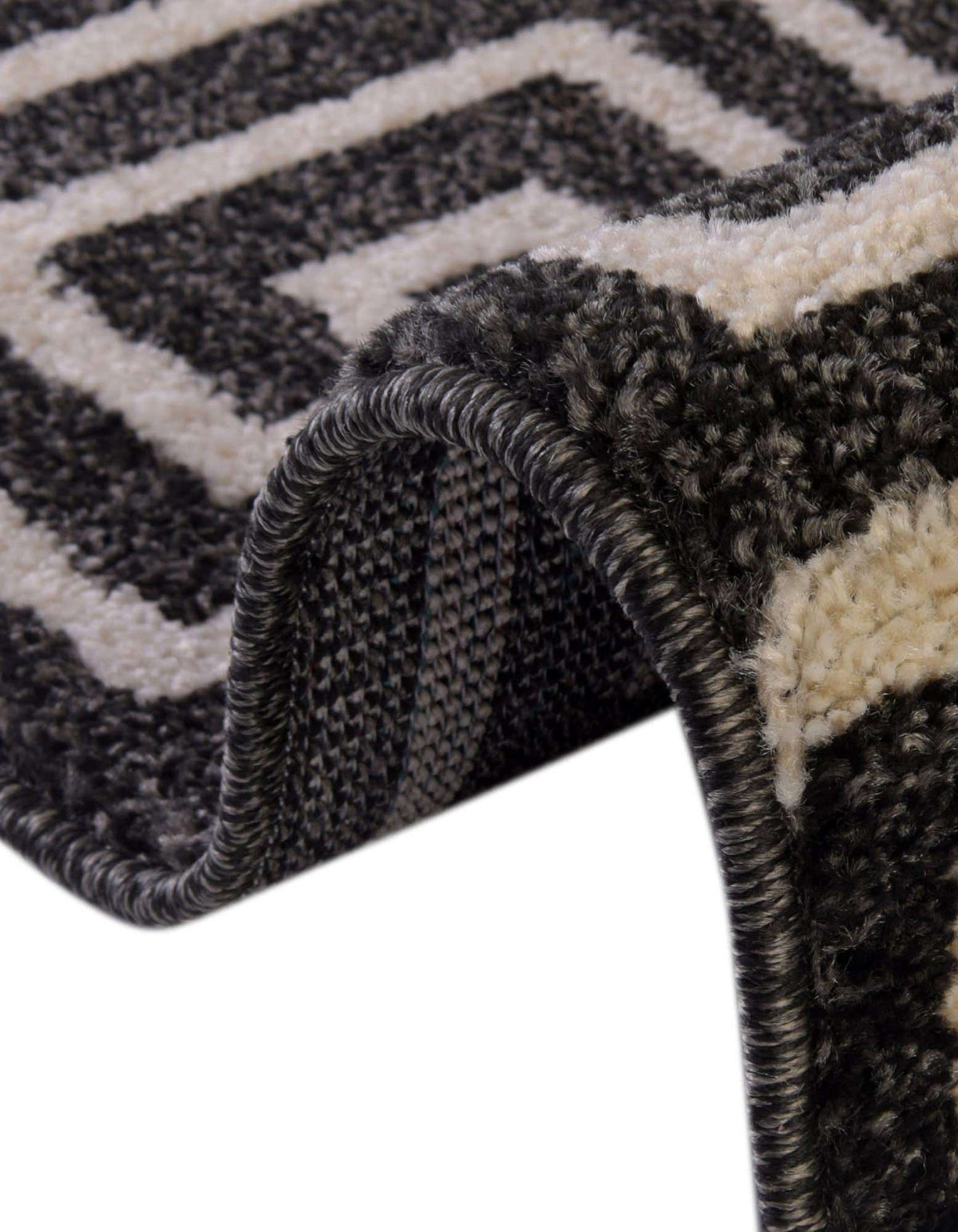 Läufer Teppich Greek Key in Schwarz von Hadorn™ - Lifestyle Image