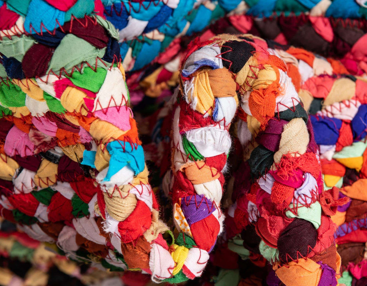 Rechteck Teppich Braided Chindi in Mehrfarbig von Hadorn™ - Lifestyle Image