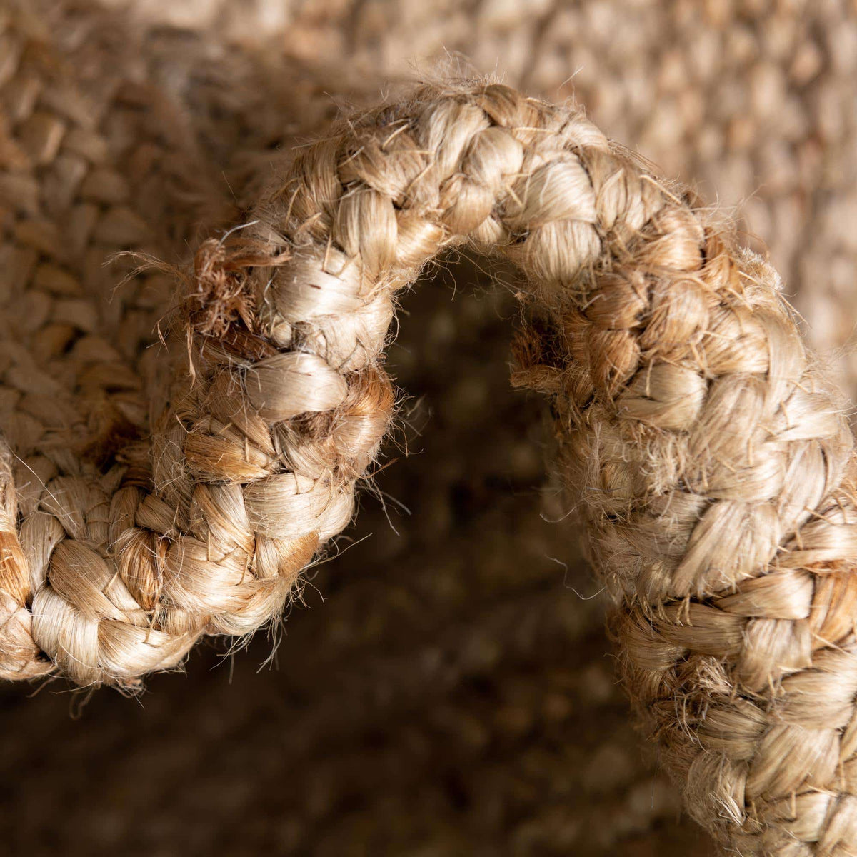 Rechteck Teppich Braided Jute in Natürlich von Hadorn™ - Lifestyle Image
