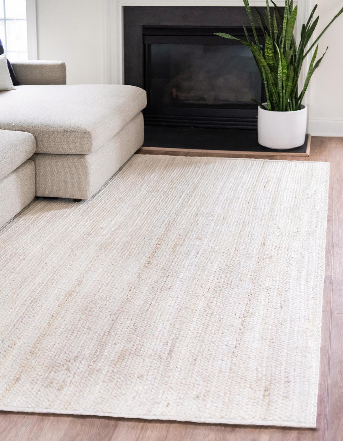 Rechteck Teppich Braided Jute in Weiss von Hadorn™ - Lifestyle Image