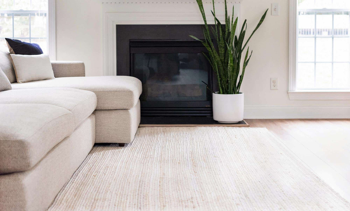 Rechteck Teppich Braided Jute in Weiss von Hadorn™ - Lifestyle Image