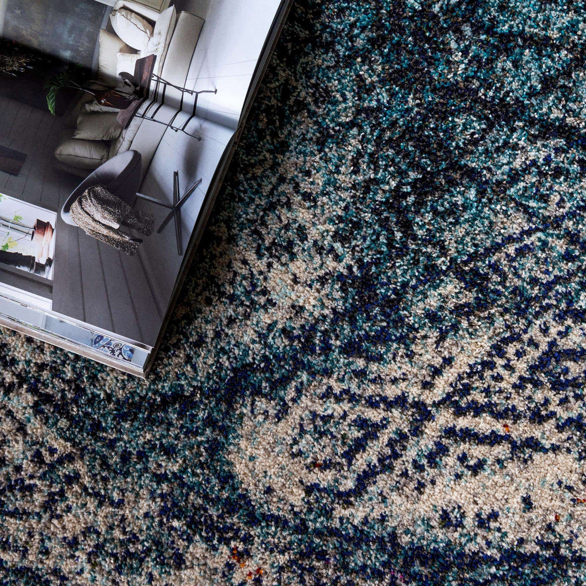 Rechteck Teppich Arte in Blau von Hadorn™ - Lifestyle Image