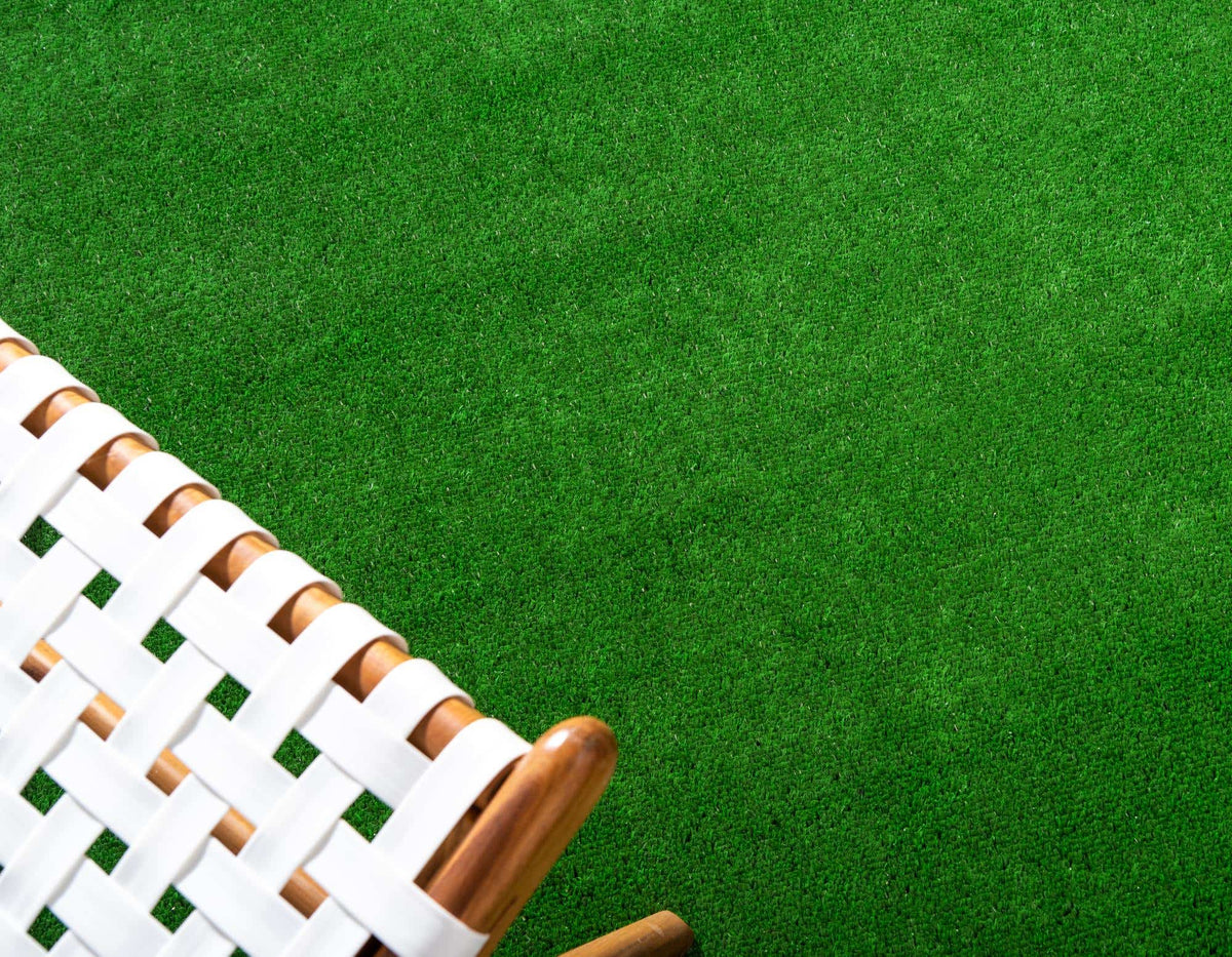 Rechteck Teppich Fairway Grass in Grün von Hadorn™ - Lifestyle Image