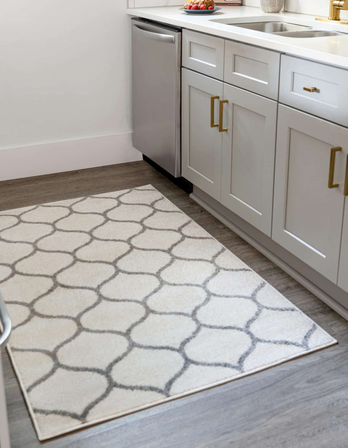 Rechteck Teppich Trellis Frieze in Beige von Hadorn™ - Lifestyle Image