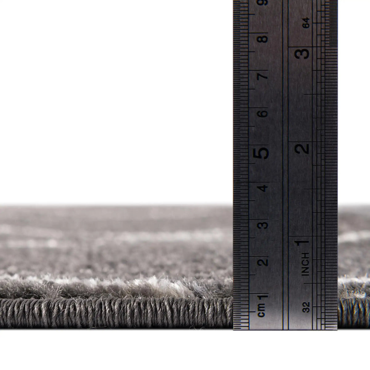 Rechteck Teppich Trellis Frieze in Dunkelgrau von Hadorn™ - Lifestyle Image