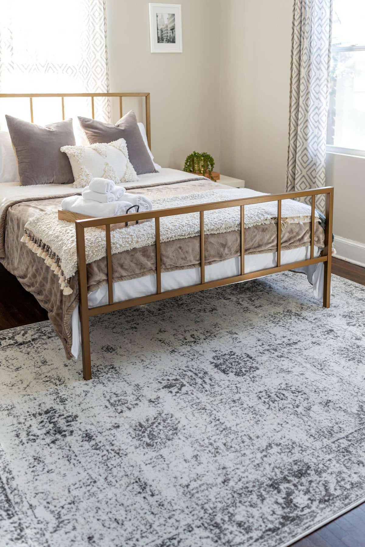 Rechteck Teppich Monaco in Grau von Hadorn™ - Lifestyle Image