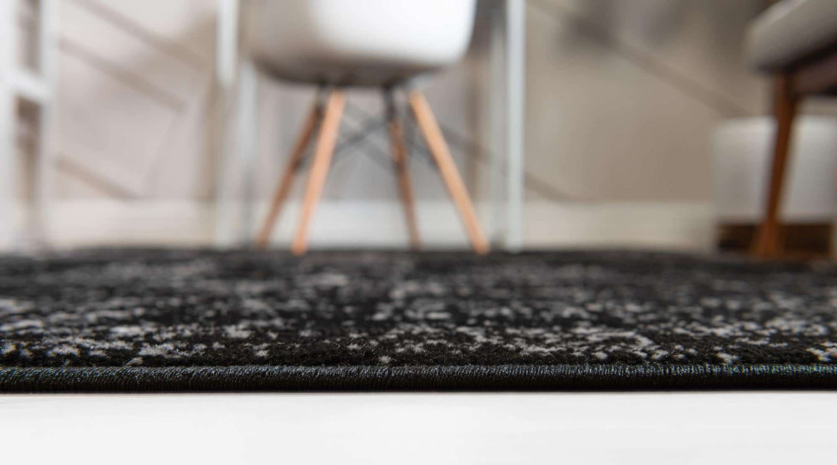 Quadratisch Teppich Monaco in Schwarz von Hadorn™ - Lifestyle Image