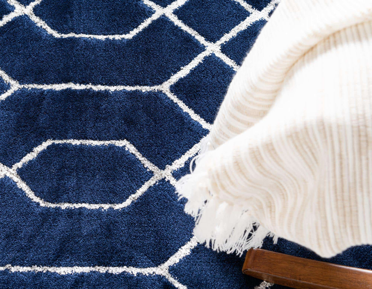 Rechteck Teppich Marilyn Monroe™ Glam Trellis in Blau von Hadorn™ - Lifestyle Image