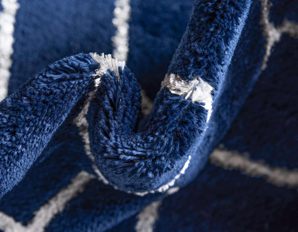 Rechteck Teppich Marilyn Monroe™ Glam Trellis in Blau von Hadorn™ - Lifestyle Image