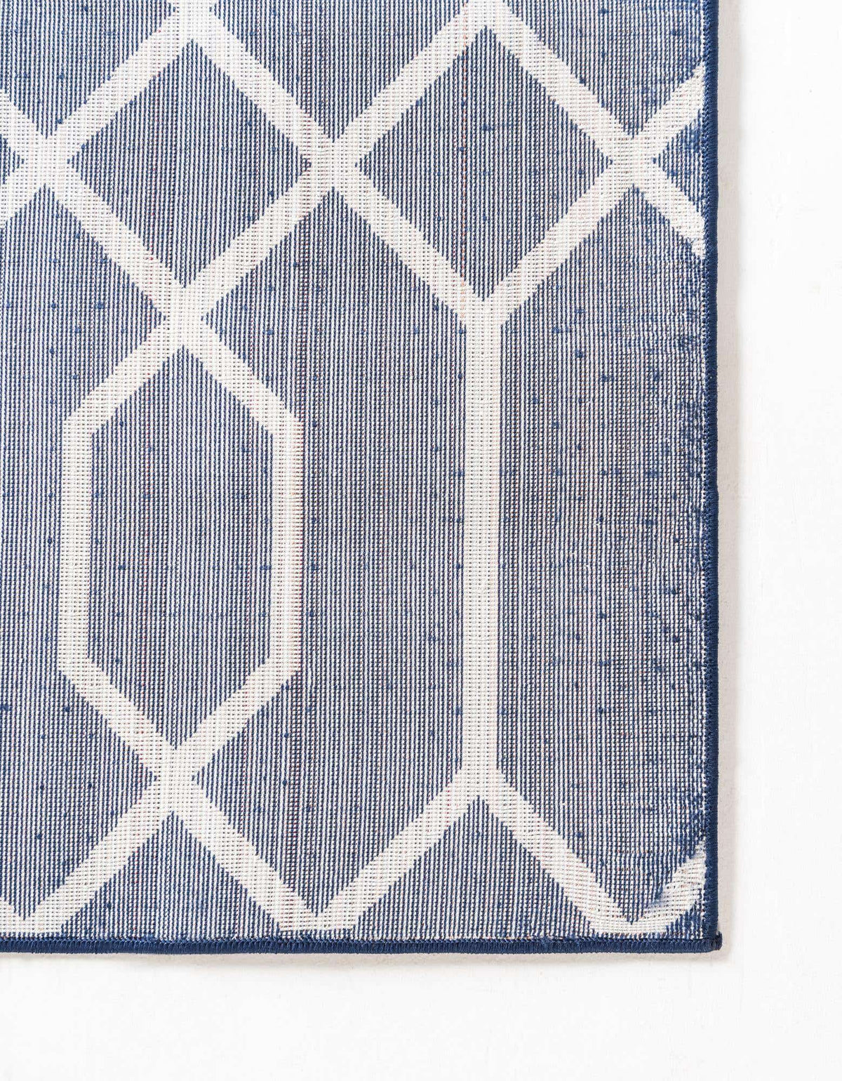 Rechteck Teppich Marilyn Monroe™ Glam Trellis in Blau von Hadorn™ - Lifestyle Image