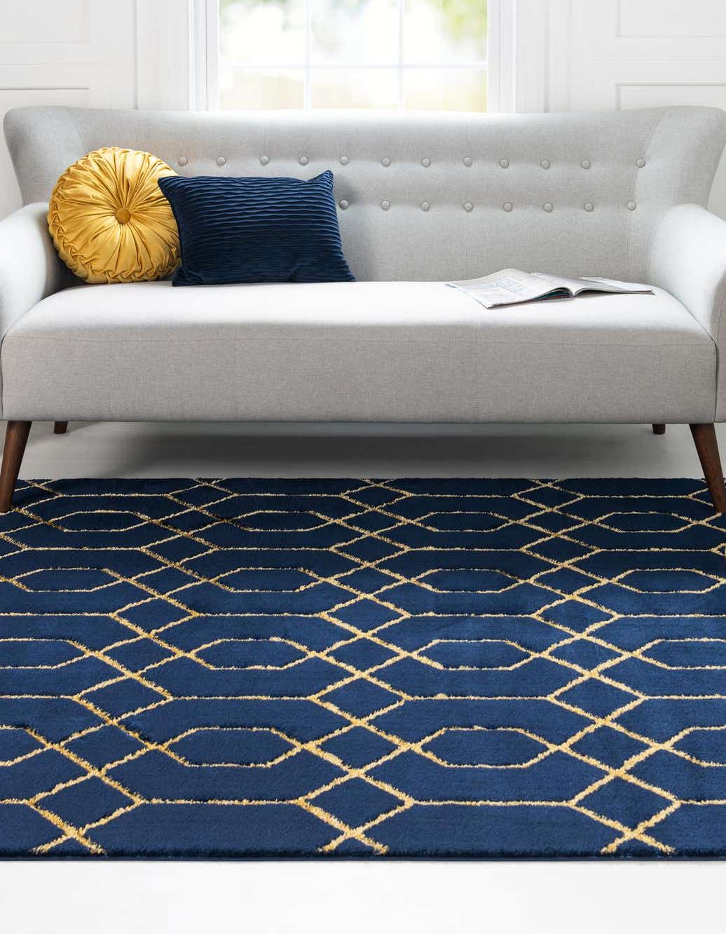 Rechteck Teppich Marilyn Monroe™ Glam Trellis in Marineblaues Gold von Hadorn™ - Lifestyle Image