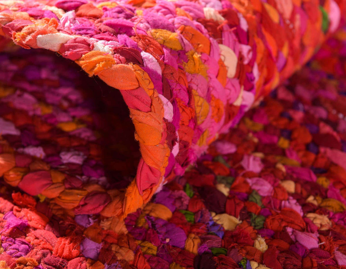 Oval Teppich Braided Chindi in Rot von Hadorn™ - Lifestyle Image