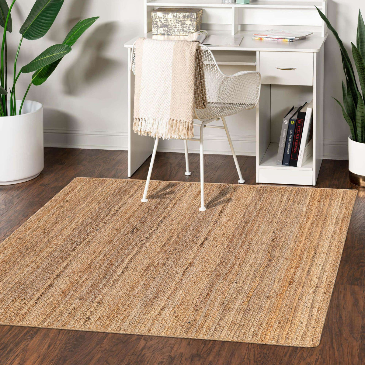 Quadratisch Teppich Braided Jute in Natürlich von Hadorn™ - Lifestyle Image