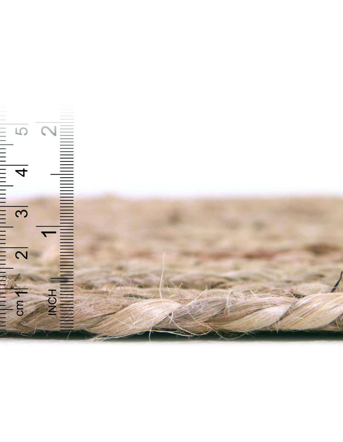 Rund Handgeflochten Teppich Braided Jute in Natürlich von Hadorn™ - Lifestyle Image