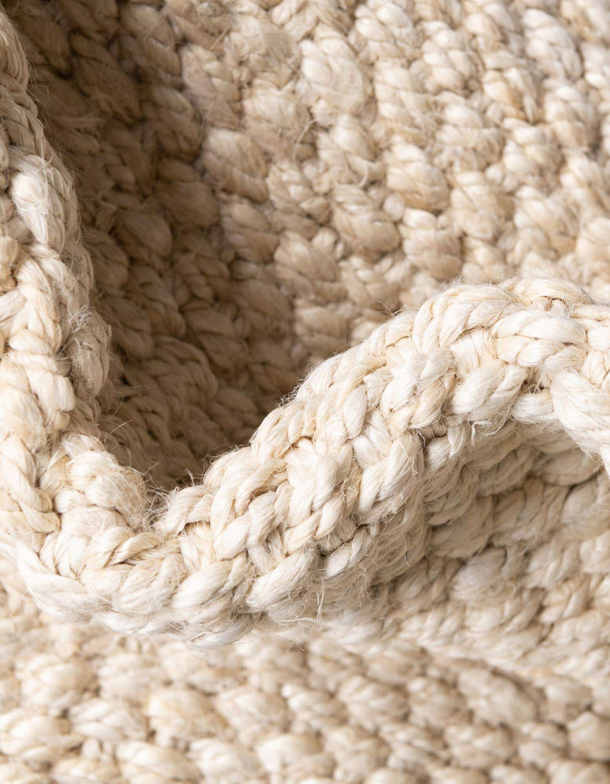 Rechteck Handgeflochten Teppich Chunky Jute in Elfenbein von Hadorn™ - Lifestyle Image