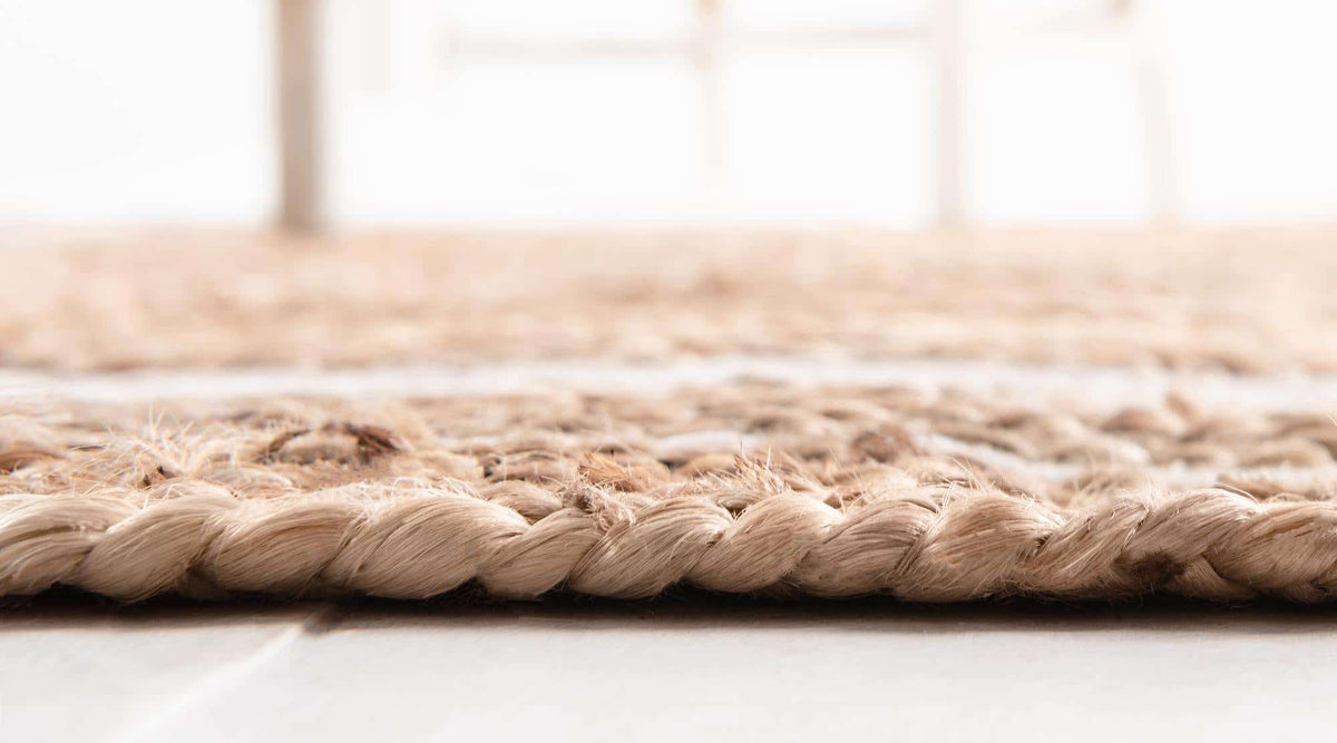 Rechteck Teppich Braided Jute in Natürlich und Weiss von Hadorn™ - Lifestyle Image