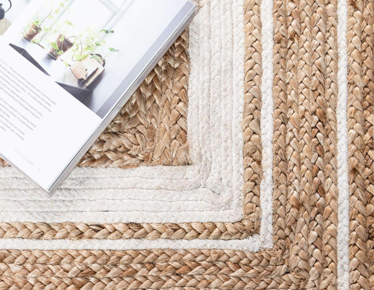 Rechteck Teppich Braided Jute in Natürlich und Weiss von Hadorn™ - Lifestyle Image