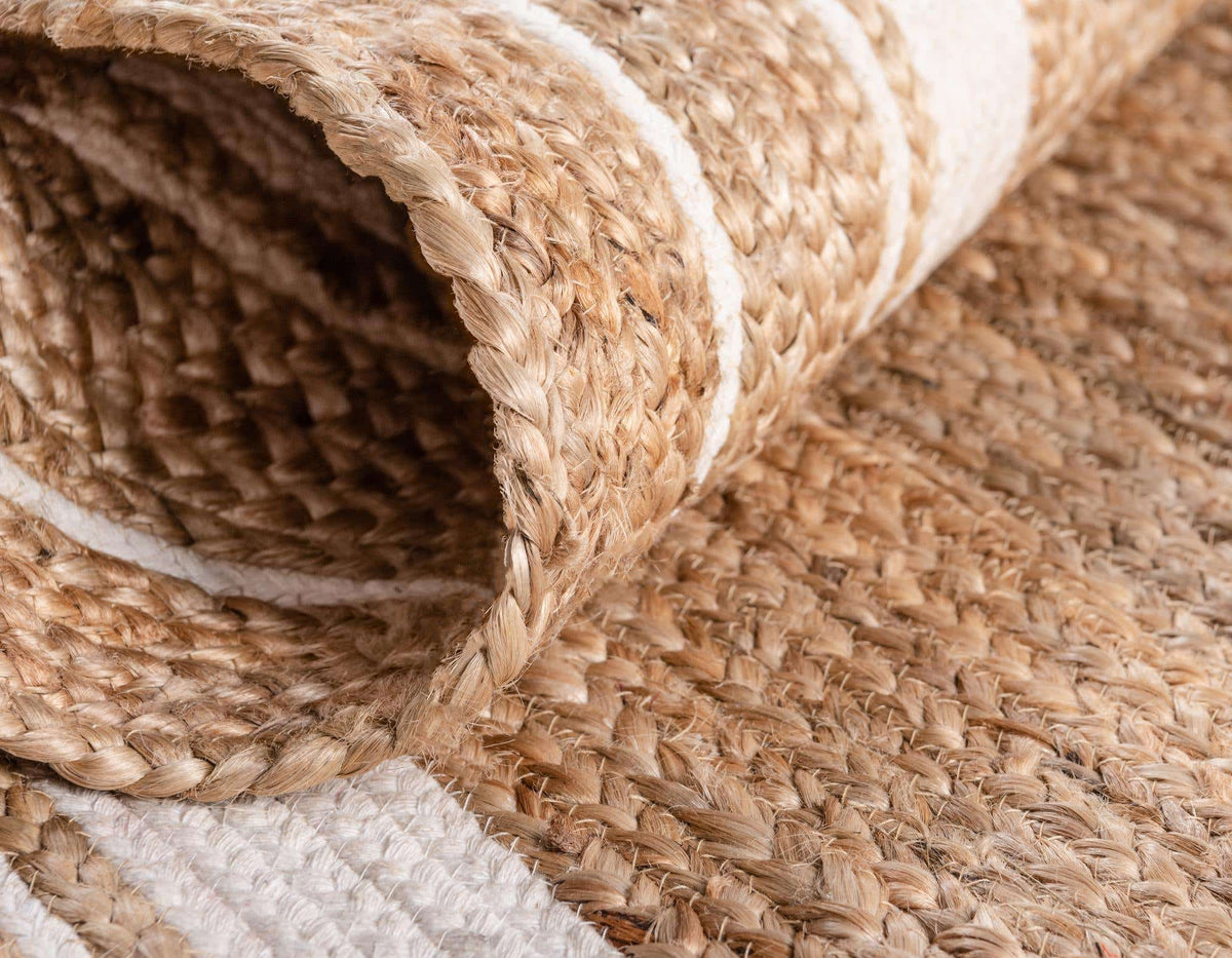 Rechteck Teppich Braided Jute in Natürlich und Weiss von Hadorn™ - Lifestyle Image